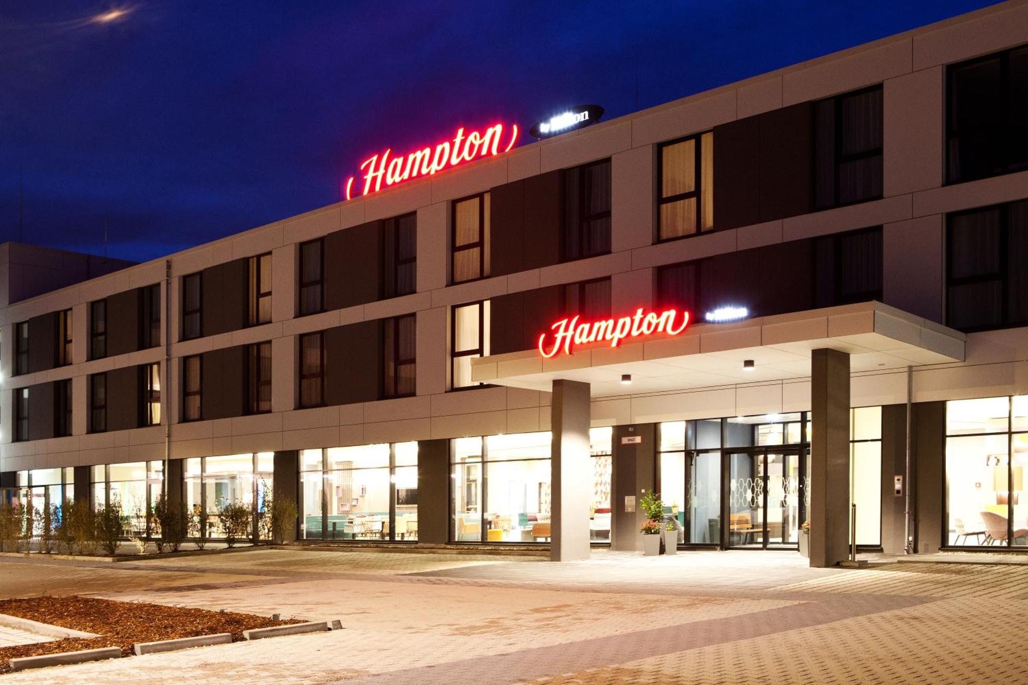 ホテル Hampton By Hilton Munich Airport South ハルベルクモース エクステリア 写真